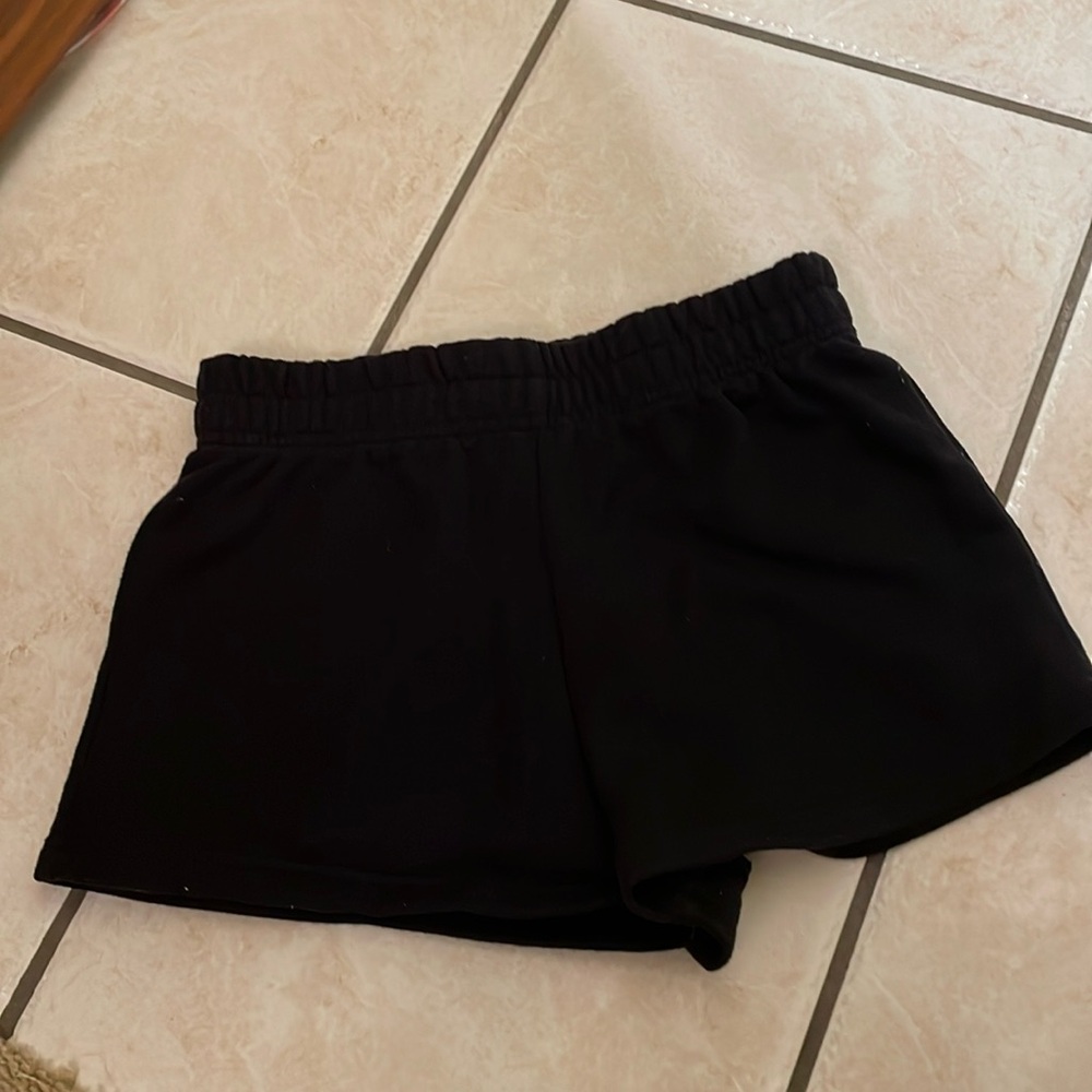 🩷 Black shorts